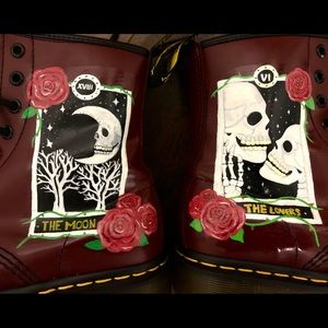 Hand-painted tarot card Dr. Martens size 8